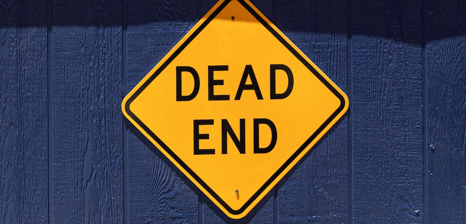 Dead end sign to signify that the usefulness of inbound marketing is coming to an end